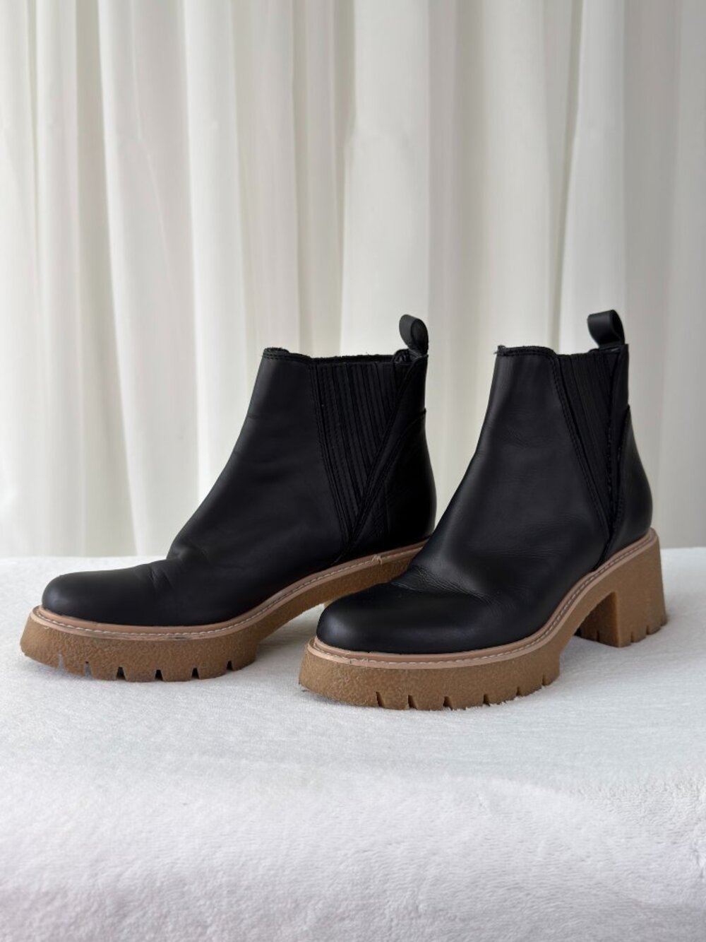 Dolce Vita Chelsea Lug Sole Platform Ankle Boots Womens Black 7.5 Gum Sole